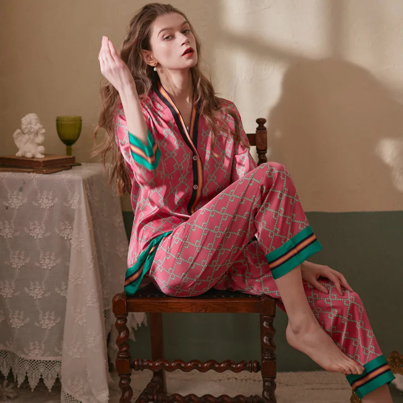 Pyjama Femme “Jardin d’Éclats” – Ensemble Satin Rosé