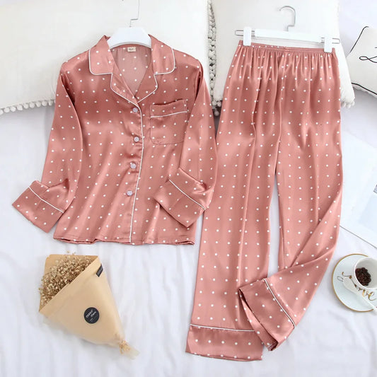 Pyjama Femme “Velours Nuage” – Ensemble Élégant en Satin Velours