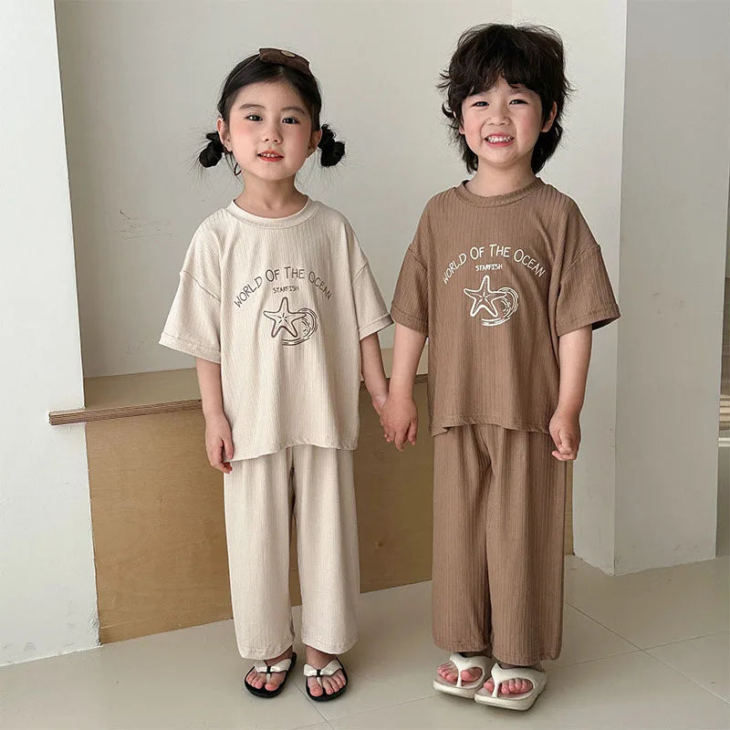 Pyjama Enfant Été “World of the Ocean” – Ensemble 2 Pièces en Coton Léger, Manches Courtes, Mixte