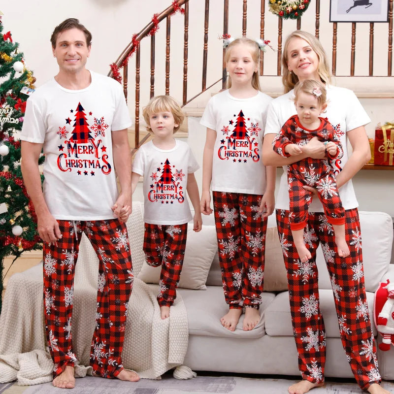 Pyjama de Noël Famille “Carreaux Festifs” – Ensemble Traditionnel à Carreaux Rouges, Hiver Chaleureux