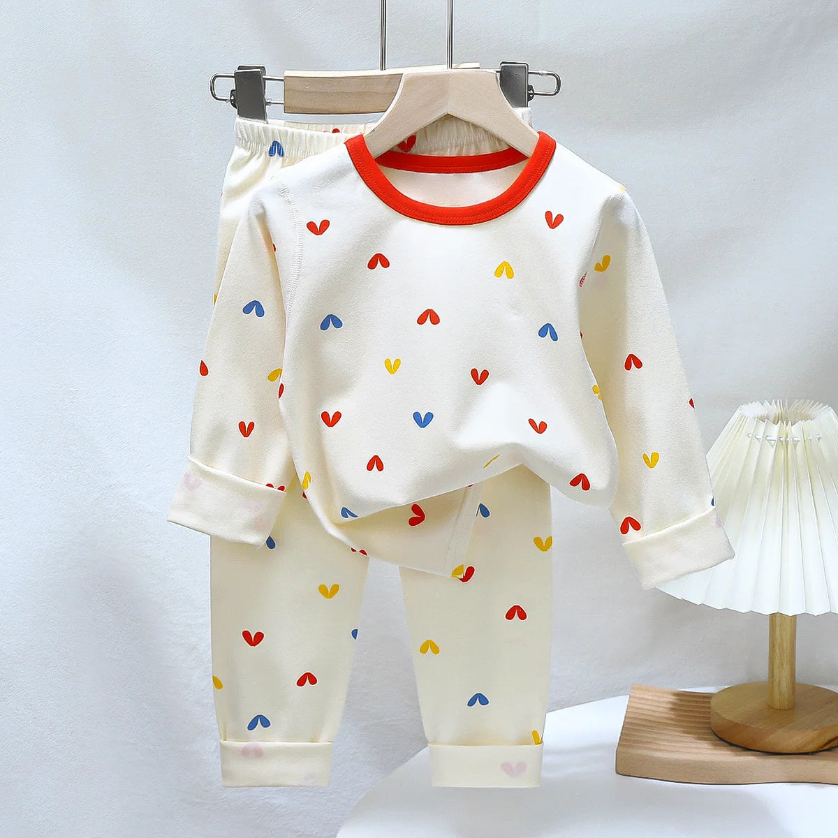 Pyjama Enfant “Battements Doux” – Ensemble 2 Pièces en Coton Doux, Manches Longues, Motifs Ludiques, Automne Mixte