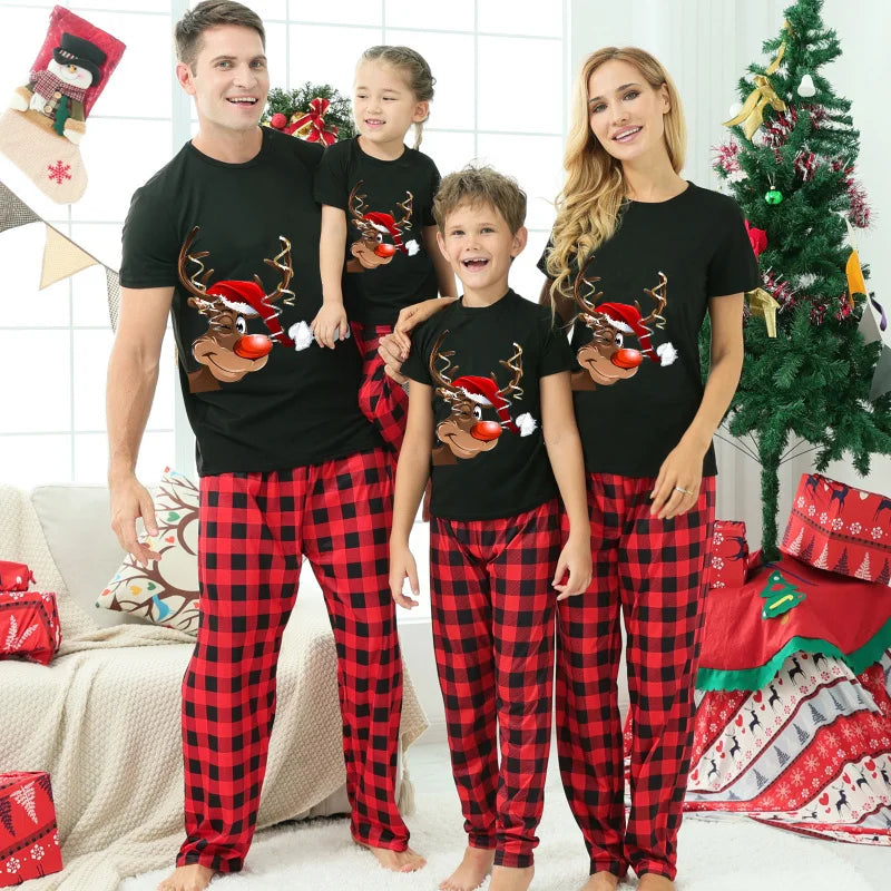 Pyjama de Noël Famille “Carreaux Festifs” – Ensemble Traditionnel à Carreaux Rouges, Hiver Chaleureux