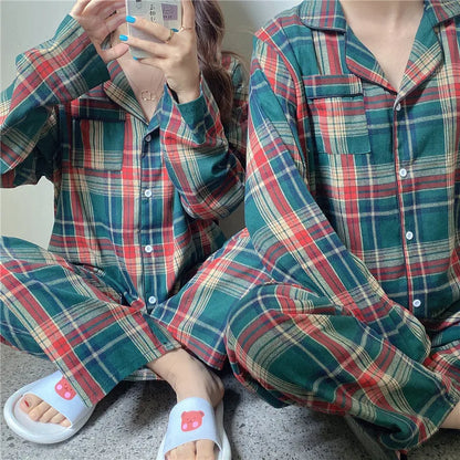 Pyjama Plaid “Veillée de Noël” – Duo Homme & Femme, Ensemble Chaud et Douillet