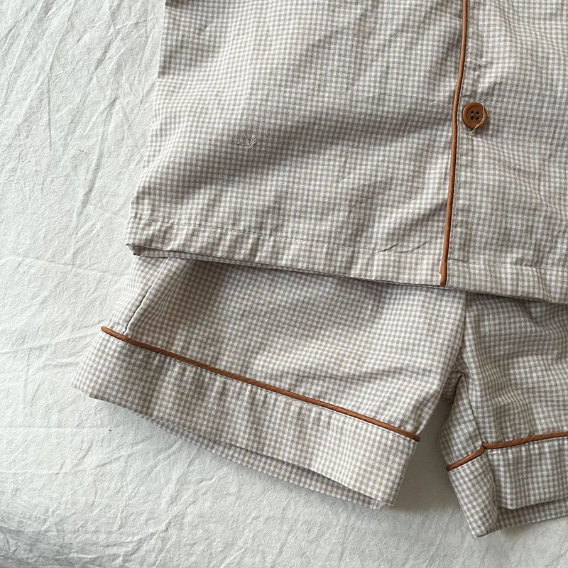 Pyjama Enfant Été “Carreaux Subtils” – Ensemble 2 Pièces en Coton Respirant, Manches Courtes, Style Classique