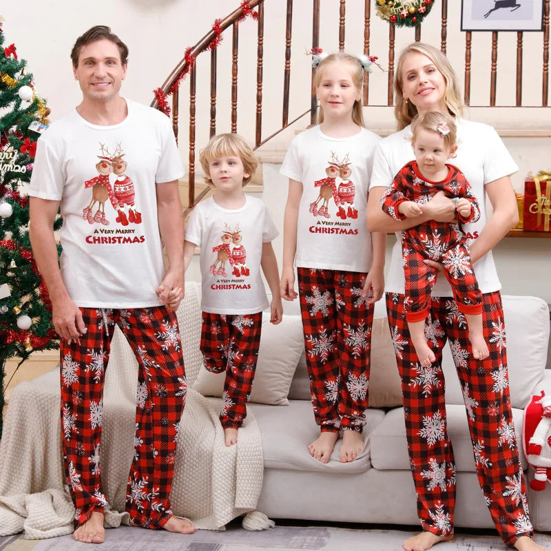 Pyjama de Noël Famille “Carreaux Festifs” – Ensemble Traditionnel à Carreaux Rouges, Hiver Chaleureux