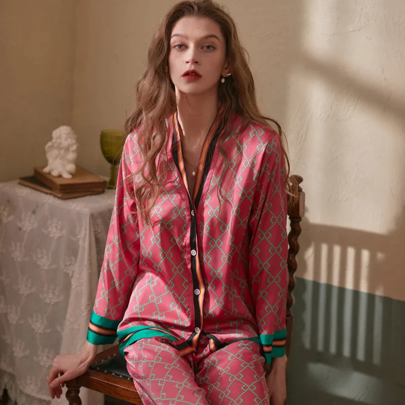 Pyjama Femme “Jardin d’Éclats” – Ensemble Satin Rosé