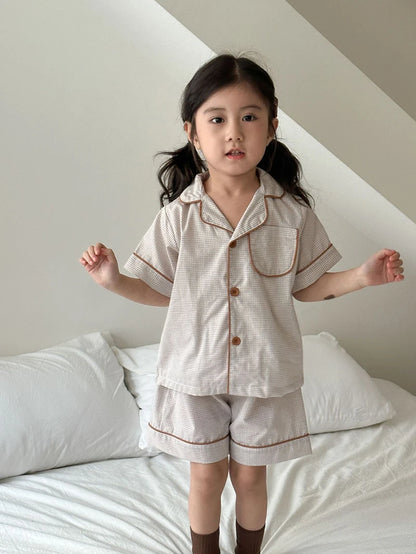 Pyjama Enfant Été “Carreaux Subtils” – Ensemble 2 Pièces en Coton Respirant, Manches Courtes, Style Classique
