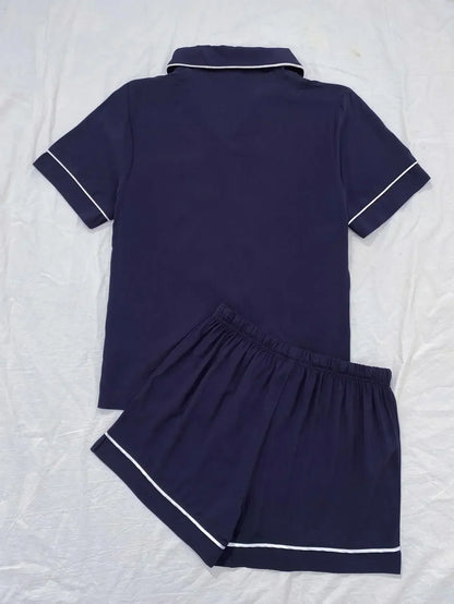 Pyjama Femme “Le Signature” – Ensemble en Satin Élégant avec Poches et Lisérés