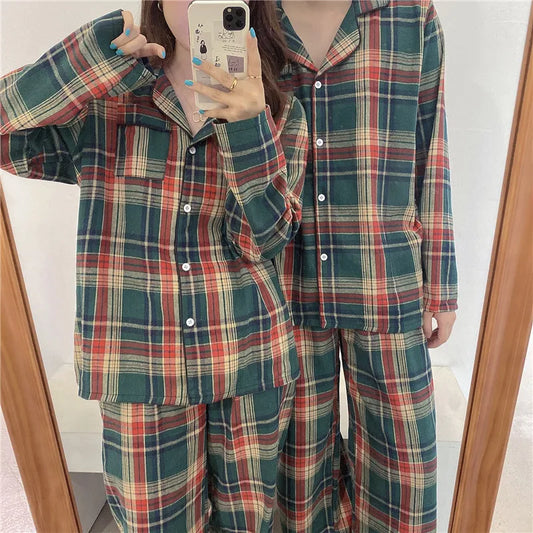 Pyjama Plaid “Veillée de Noël” – Duo Homme & Femme, Ensemble Chaud et Douillet