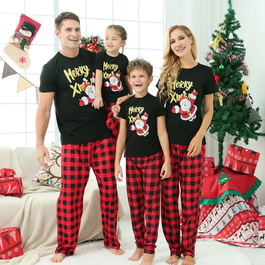 Pyjama de Noël Famille “Carreaux Festifs” – Ensemble Traditionnel à Carreaux Rouges, Hiver Chaleureux