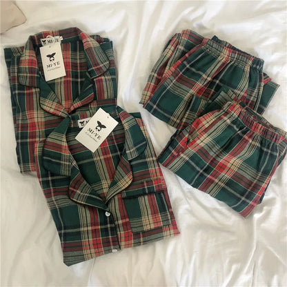 Pyjama Plaid “Veillée de Noël” – Duo Homme & Femme, Ensemble Chaud et Douillet