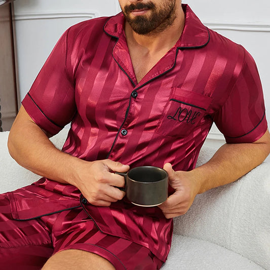 Pyjama Homme “Le Rayé Luxe” – Ensemble Satiné Chic & Confortable, Rouge Élégant