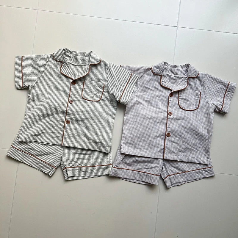 Pyjama Enfant Été “Carreaux Subtils” – Ensemble 2 Pièces en Coton Respirant, Manches Courtes, Style Classique