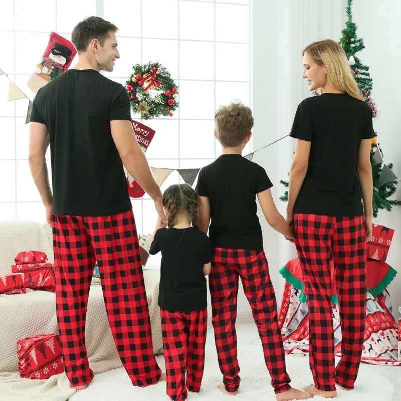 Pyjama de Noël Famille “Carreaux Festifs” – Ensemble Traditionnel à Carreaux Rouges, Hiver Chaleureux